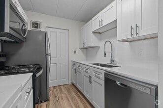 Building Photo - Residences of Troy Apartments - Troy, MI