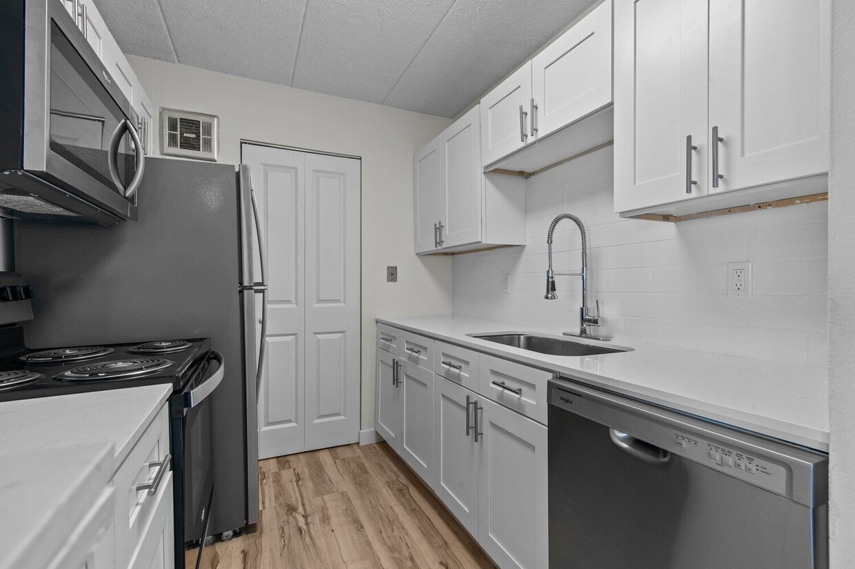 Primary Photo - Residences of Troy Apartments - Troy, MI