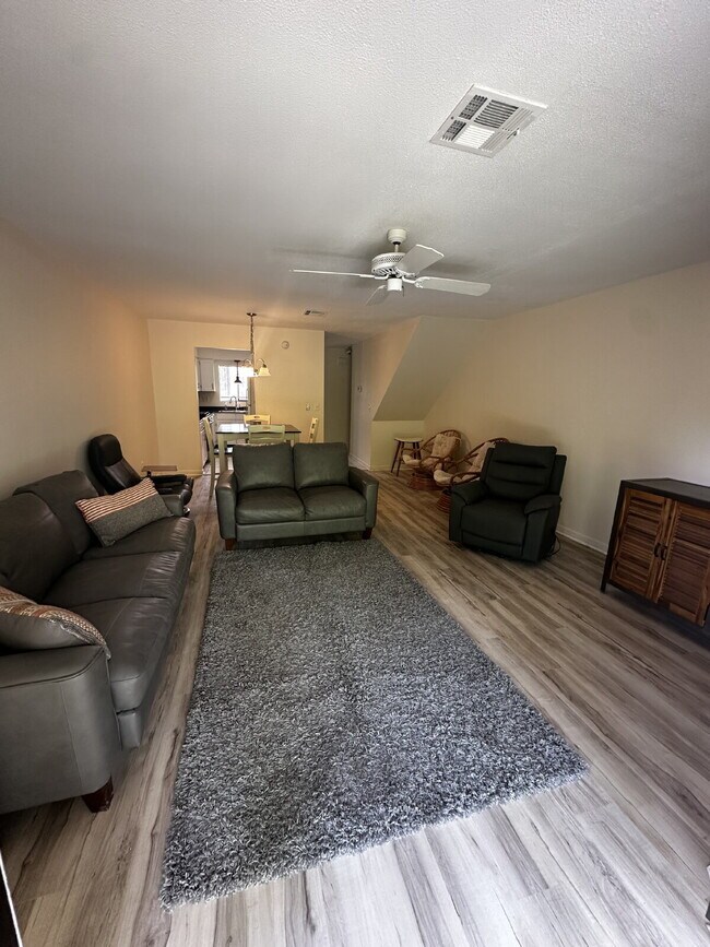 Foto del edificio - "Coastal Comfort: Spacious 2-Bed, 2-Bath Condo Retreat in Vibrant Panama City Beach!"