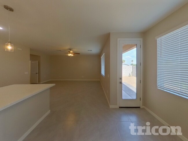 Building Photo - 4559 E Gary St