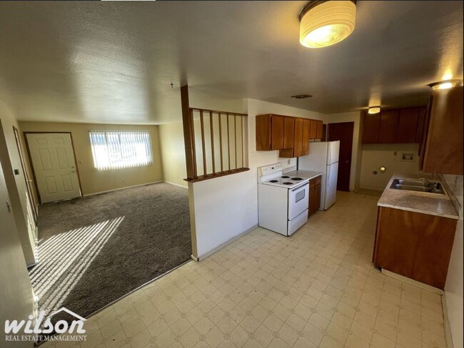 Building Photo - 8101 - 8103  Tieton Drive (11-05)