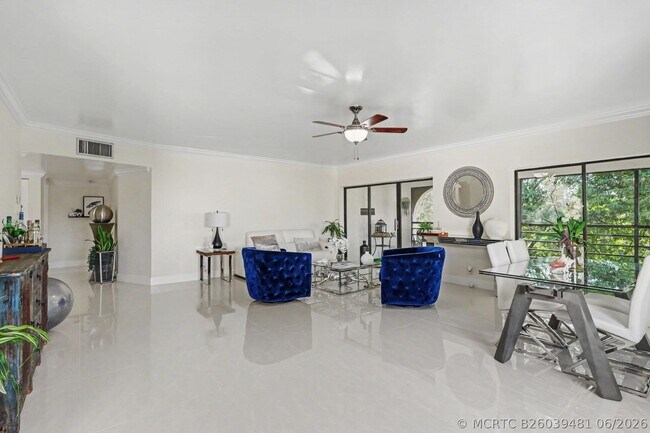 Building Photo - 403 Longboat Ln W