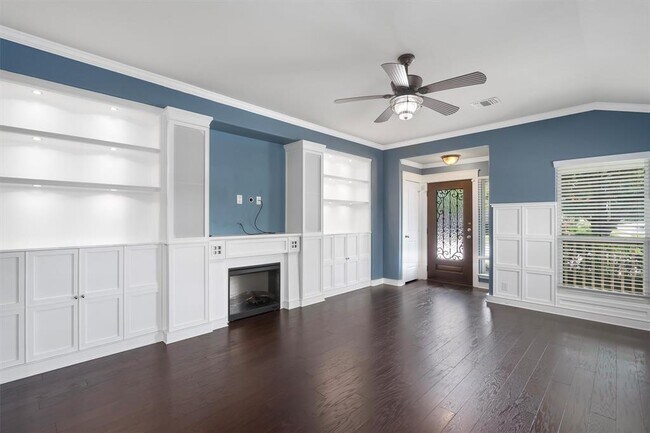 Foto del edificio - 8600 Harrier Dr