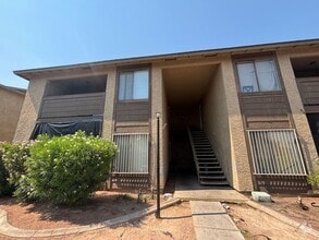 Building Photo - 4590 Carriage Park Dr