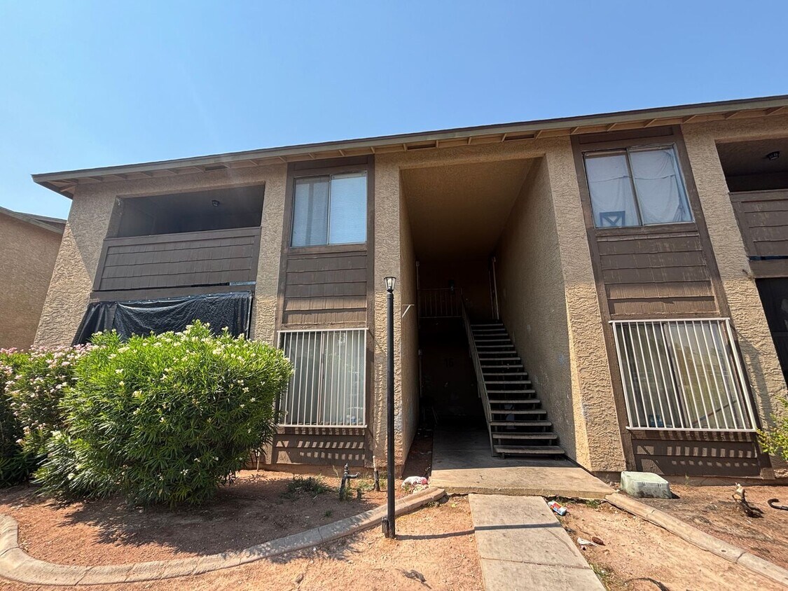 Foto principal - 4590 Carriage Park Dr