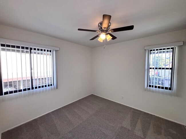 Foto del edificio - 305 California Blvd