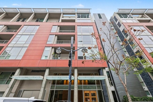 Building Photo - 235 Berry St