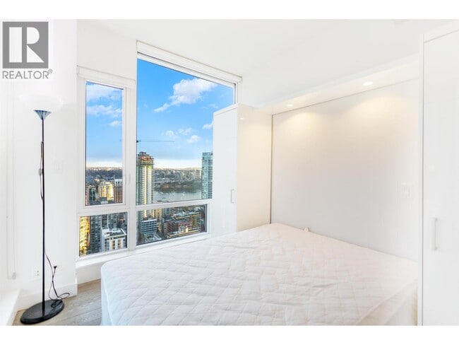 Building Photo - 1283 Howe St