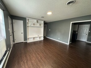 Building Photo - 610 W 4th Pl Building Photo - 610 W 4th Pl