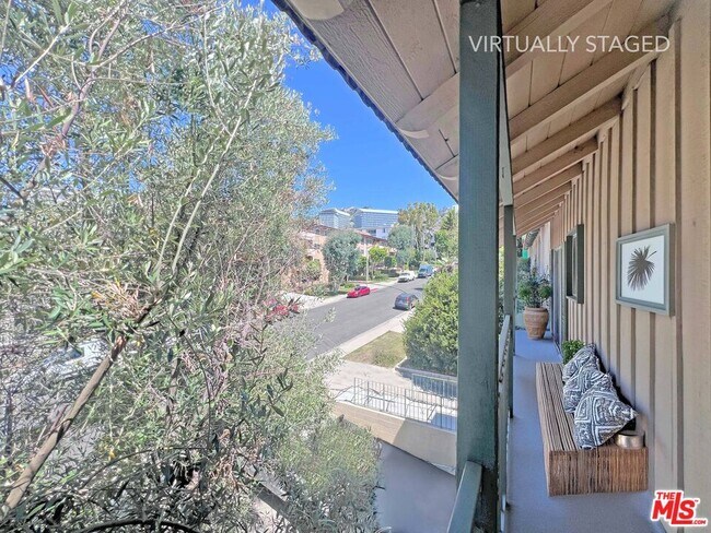 Building Photo - 1112 N Olive Dr
