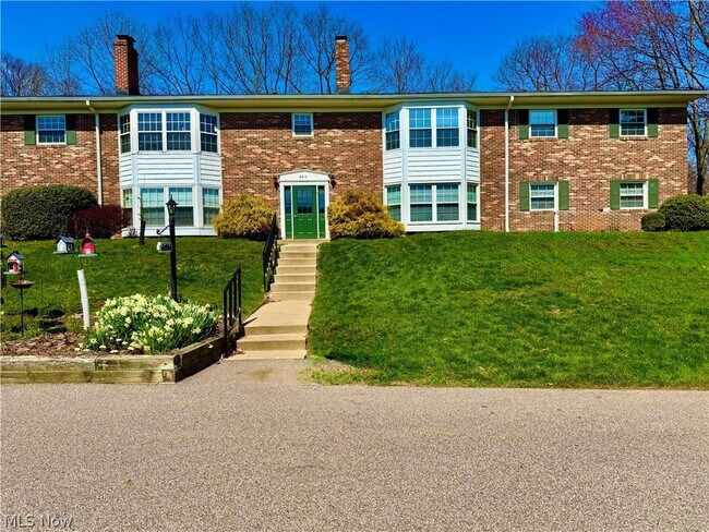 Foto del edificio - 6910 Carriage Hill Dr