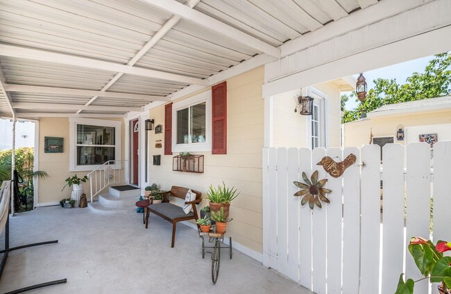 Foto del edificio - This 1bed/1bath bungalow comes with a BONU...