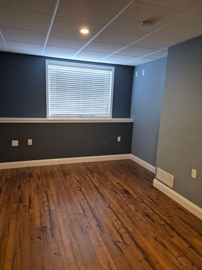 Building Photo - 79 Rogue River View Dr NE