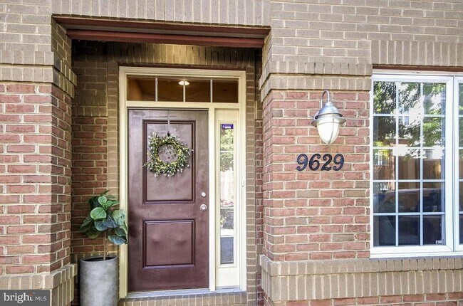 Foto del edificio - 9629 Milestone Way