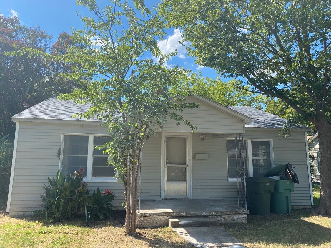 2/1 With An Updated Kitchen and Bathroom i... House Rental in Sherman