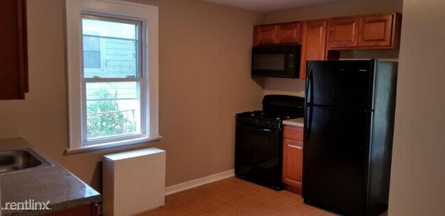 Building Photo - 2 br, 1 bath Apartment - 41 6th Ave