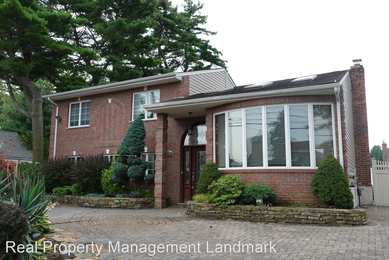 Primary Photo - 4 br, 2 bath House - 262 N Iowa Avenue