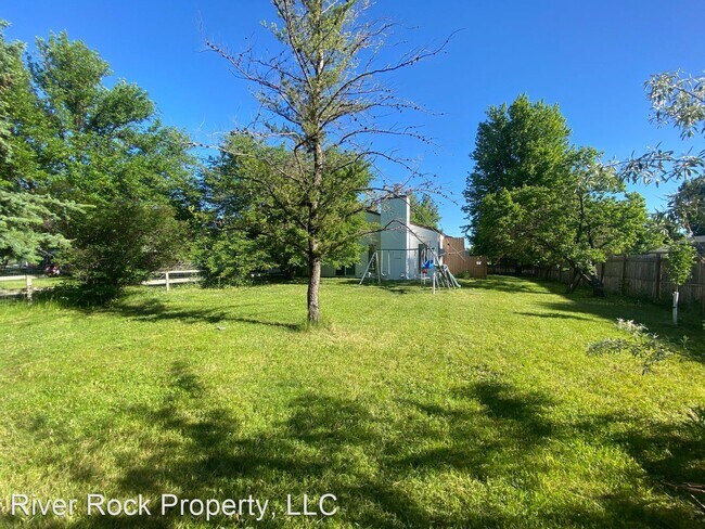 Building Photo - 3 br, 2.5 bath House - 2923 Hanover Ave S