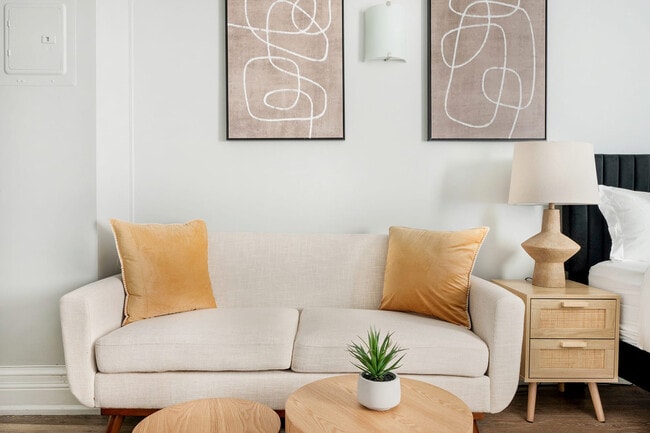 Building Photo - 240 W 73rd St