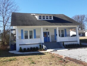 Building Photo - 435 N Cypress St