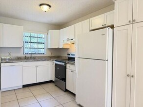 Building Photo - 3050 Norwood Pl