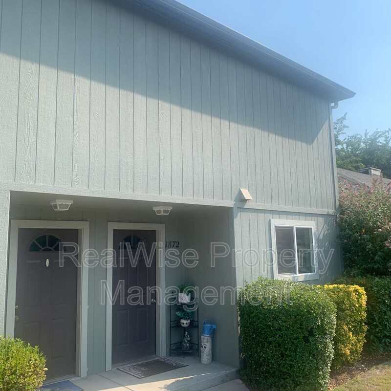 1872 NE Fairview Ave, Grants Pass, OR 97526 Townhome Rentals in