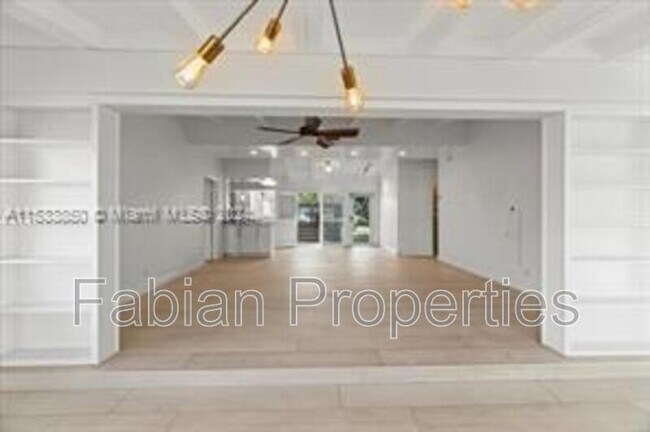 Building Photo - 2543 Flamingo Ln
