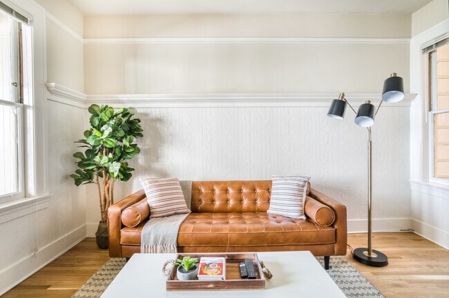 Building Photo - 2116 Leavenworth St