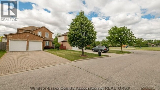 Building Photo - 981 Peach Blossom Crescent