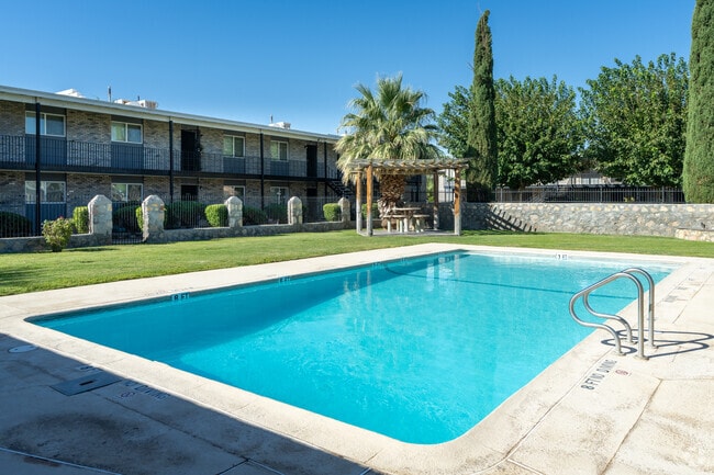 Piscina - Hilton Place Apartments