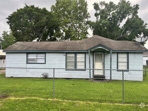 Building Photo - 4907 Sycamore Ave