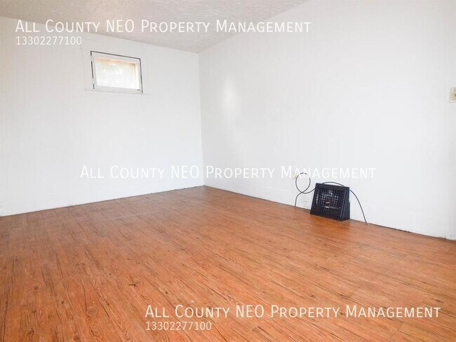 Building Photo - 1 bed, 1 bath single family home in Akron
