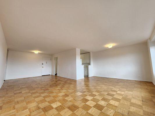 Foto del edificio - 2 bedroom in BRONX NY 10463