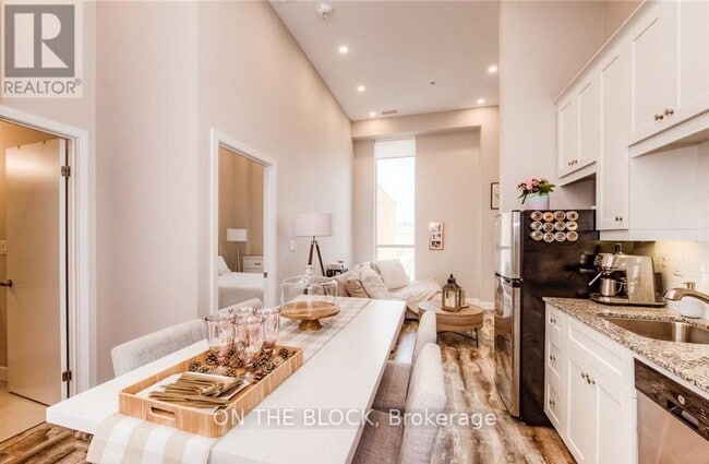 Building Photo - 100 Garment St