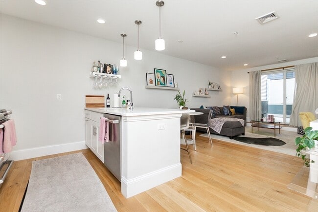 Foto del edificio - 545 E 3rd St