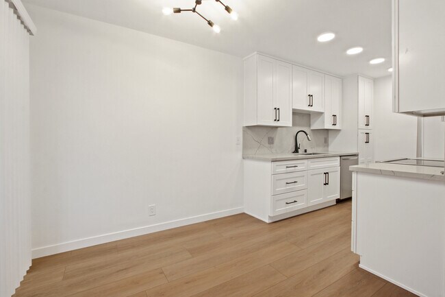 Building Photo - 848 10th St