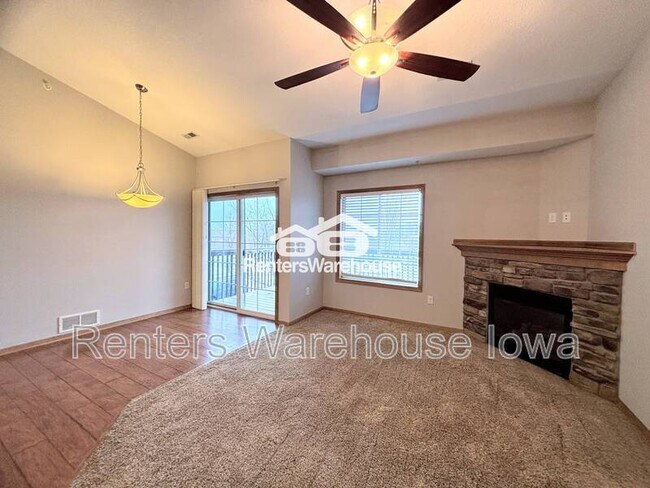 Building Photo - 2000 Meadow Ct