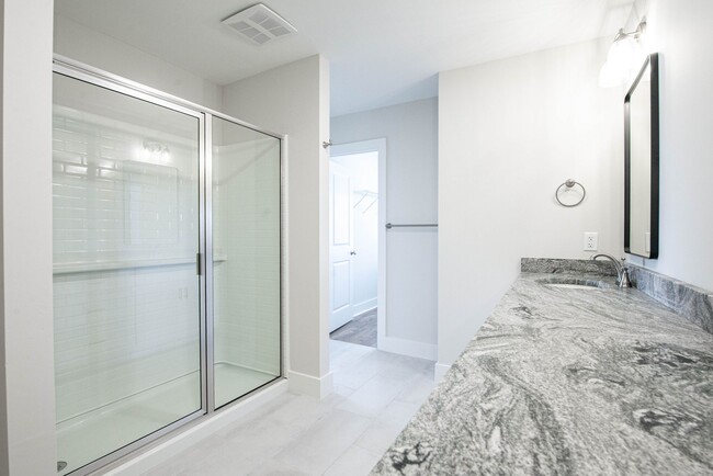 Foto del edificio - Apartments Now Available @ The Rink!