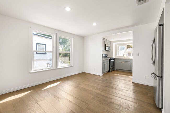 Building Photo - 1703 S Burlington Ave