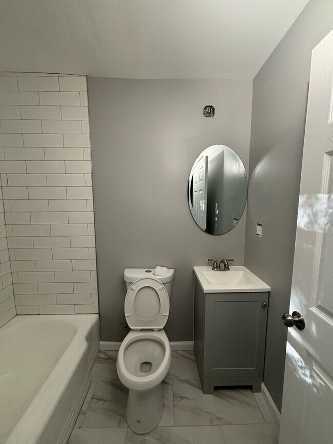 Foto del edificio - 8306 Roanoke Ave