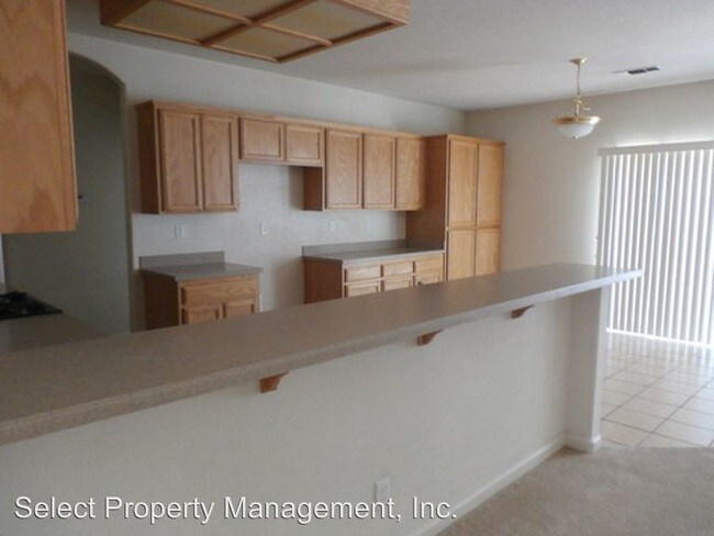 Building Photo - 1090 Randolph Dr
