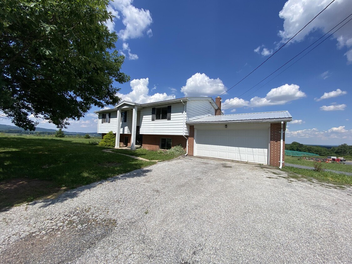 Primary Photo - 565 Carlisle Rd