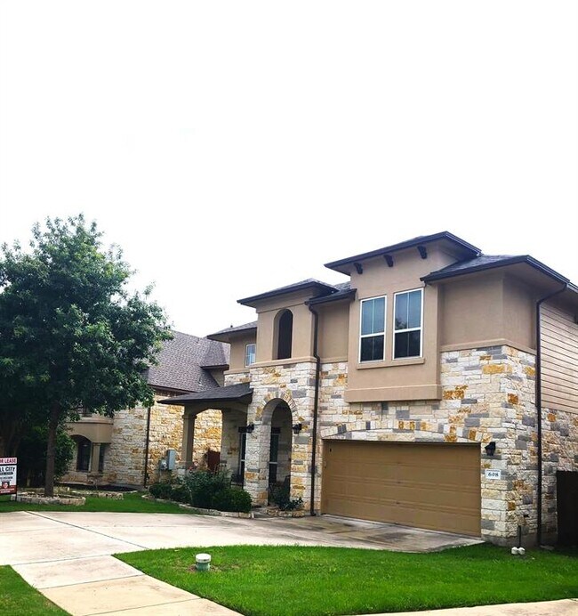 Building Photo - 608 Cascada Lane