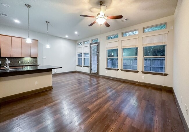 Building Photo - 95 Aventura Pl