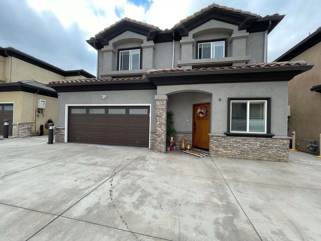 Primary Photo - 6518 Walker Ave