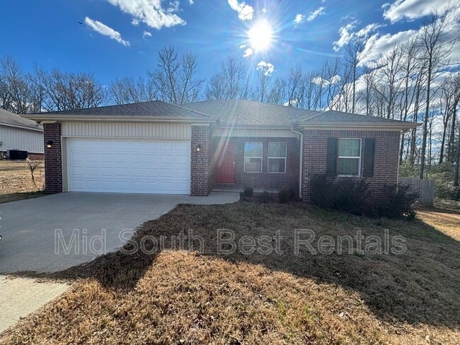 Building Photo - 501 Meadowlark St
