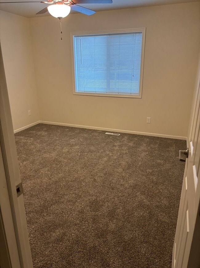 Building Photo - 3 Bed 2.5 Bath Single Family Home