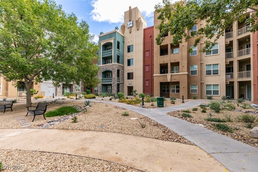 Foto principal - 56 E Serene Ave