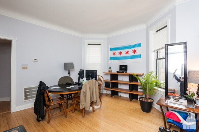 Foto del edificio - 1014 W Roscoe St
