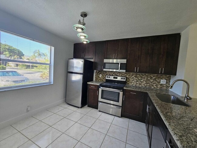 Building Photo - 6342 Walk Cir